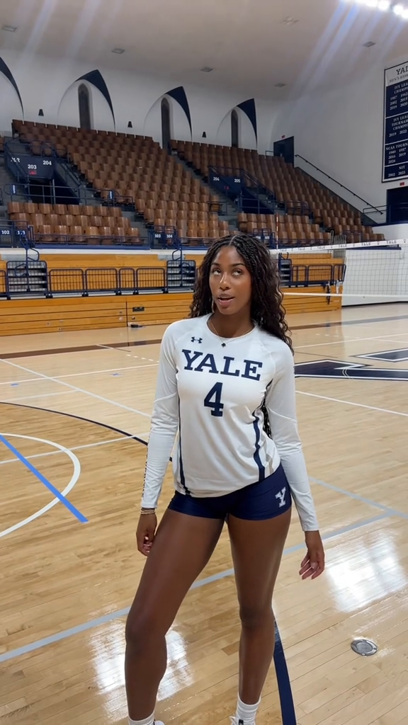 😚😚#volleyball #viral #yale #mediaday @jaidynn😛 @Ari