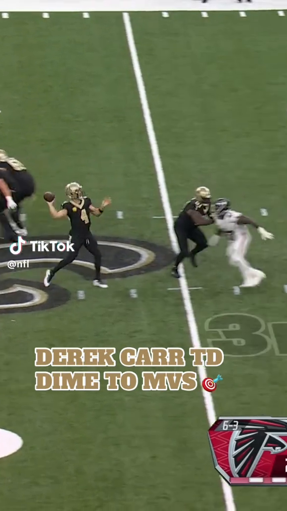 that pass over three defenders 😮‍💨 #derekcarr #neworleans #saints #nfl